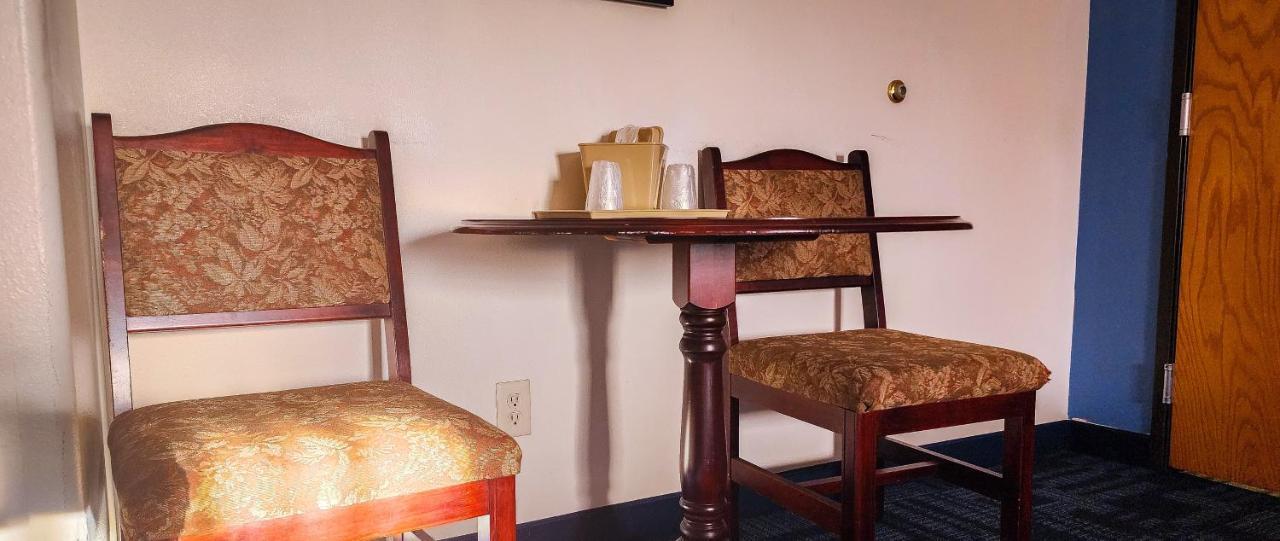 Helena Inn - Airport Luaran gambar